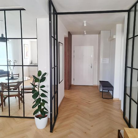 Beautiful New Apt In Old Town Near Train Station - Free Parking Μπρατισλάβα Εξωτερικό φωτογραφία