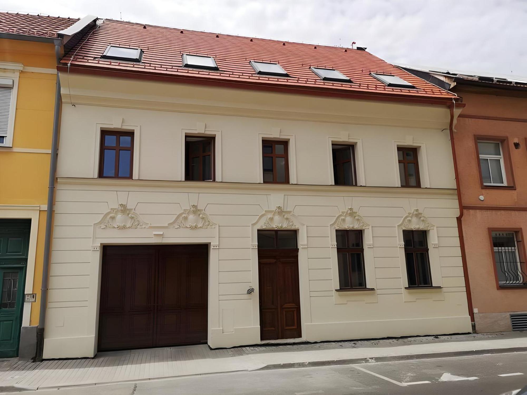 Beautiful New Apt In Old Town Near Train Station - Free Parking Μπρατισλάβα Εξωτερικό φωτογραφία
