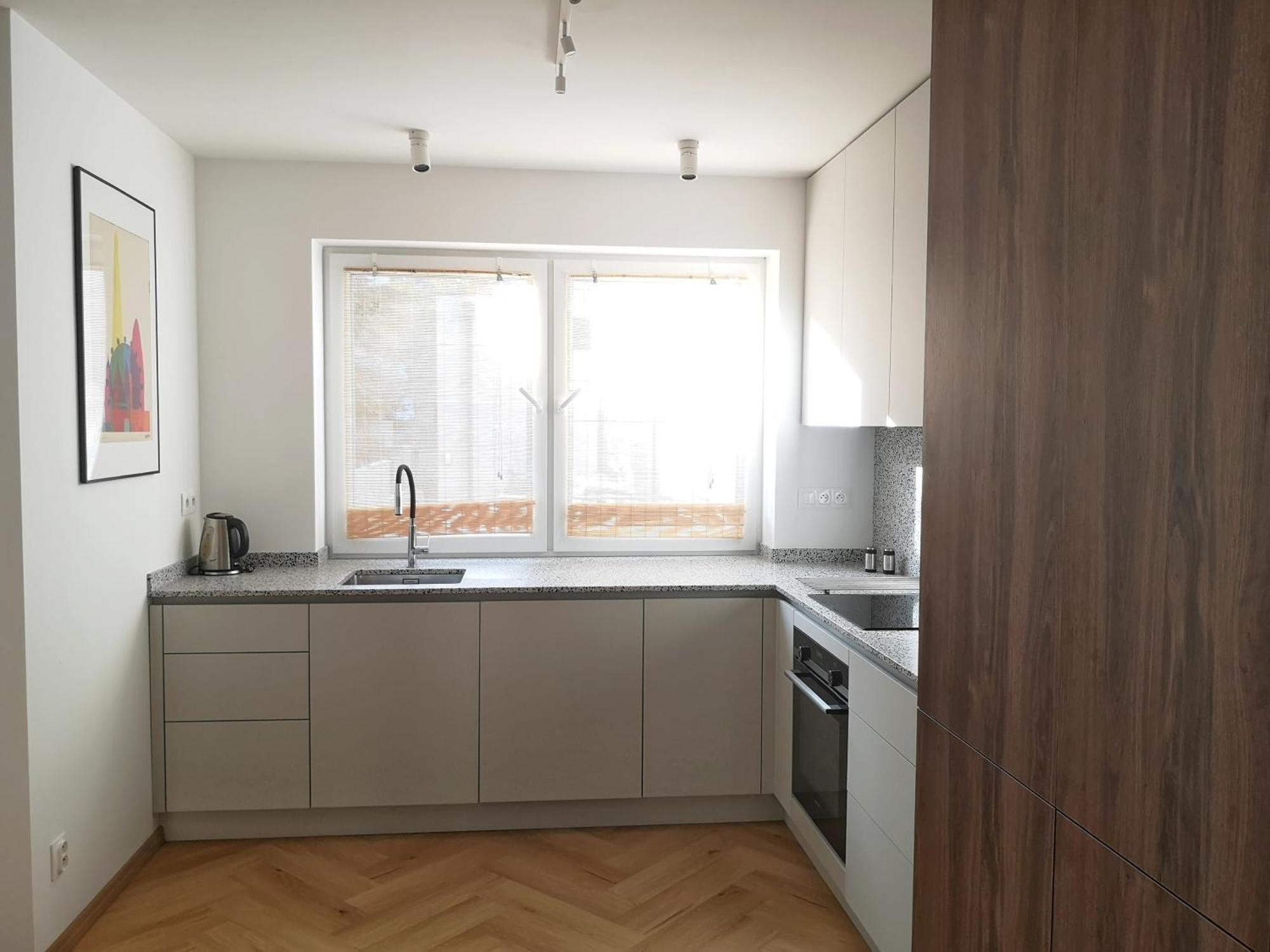 Beautiful New Apt In Old Town Near Train Station - Free Parking Μπρατισλάβα Εξωτερικό φωτογραφία