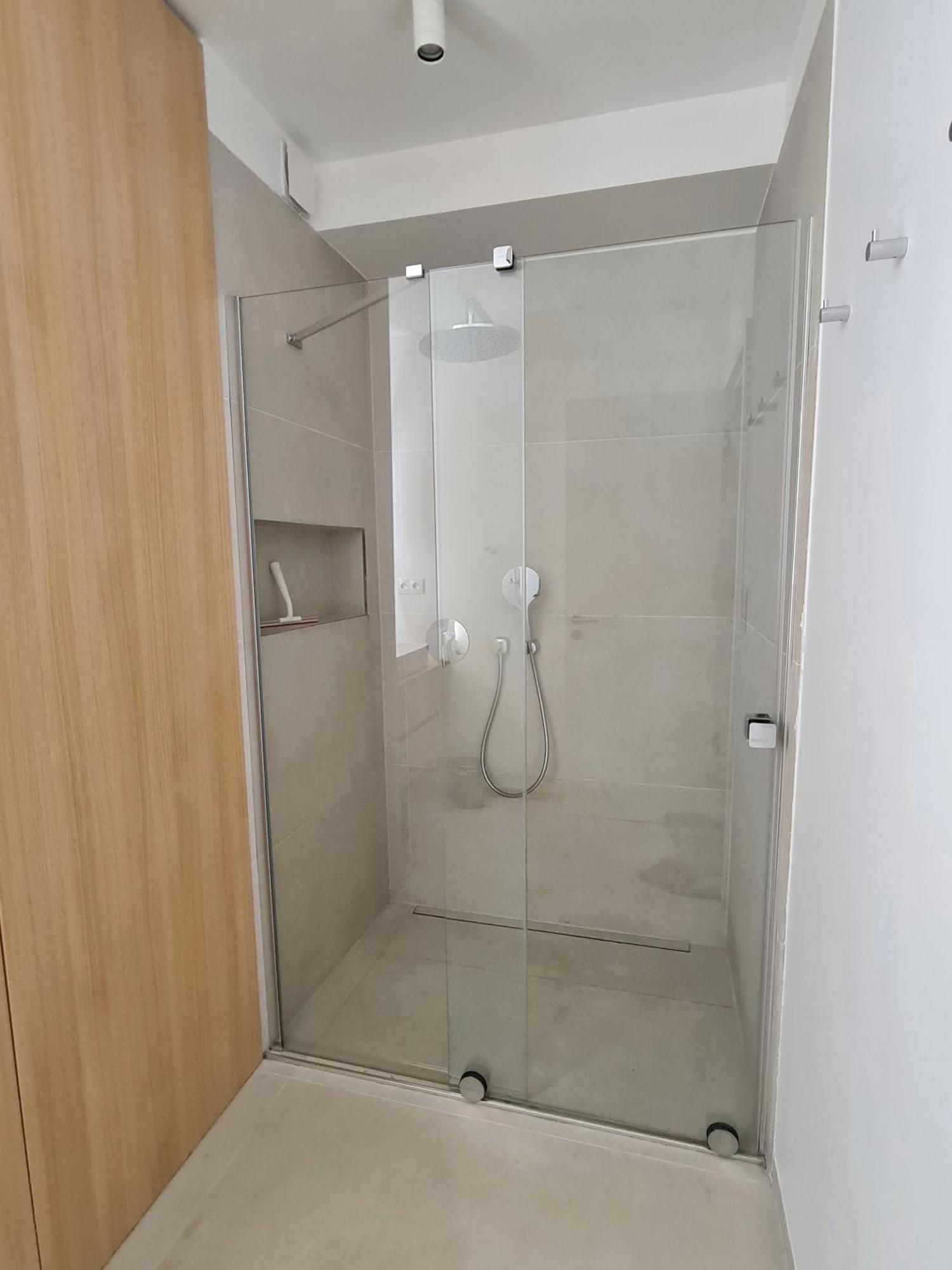 Beautiful New Apt In Old Town Near Train Station - Free Parking Μπρατισλάβα Εξωτερικό φωτογραφία